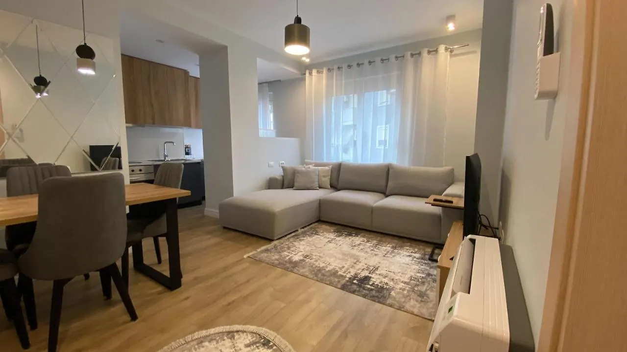 Centrally Located Glamorous Bright Apt Near Bazaar Tirana