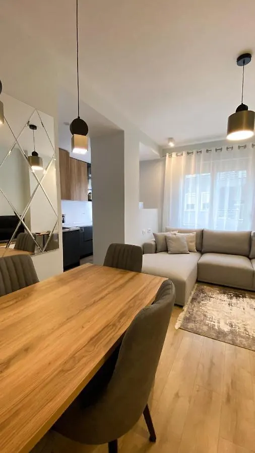 Centrally Located Glamorous Bright Apt Near Bazaar Tirana